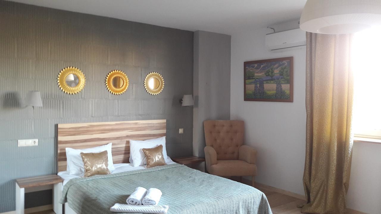 Mini Hotel On Demiivska キエフ エクステリア 写真
